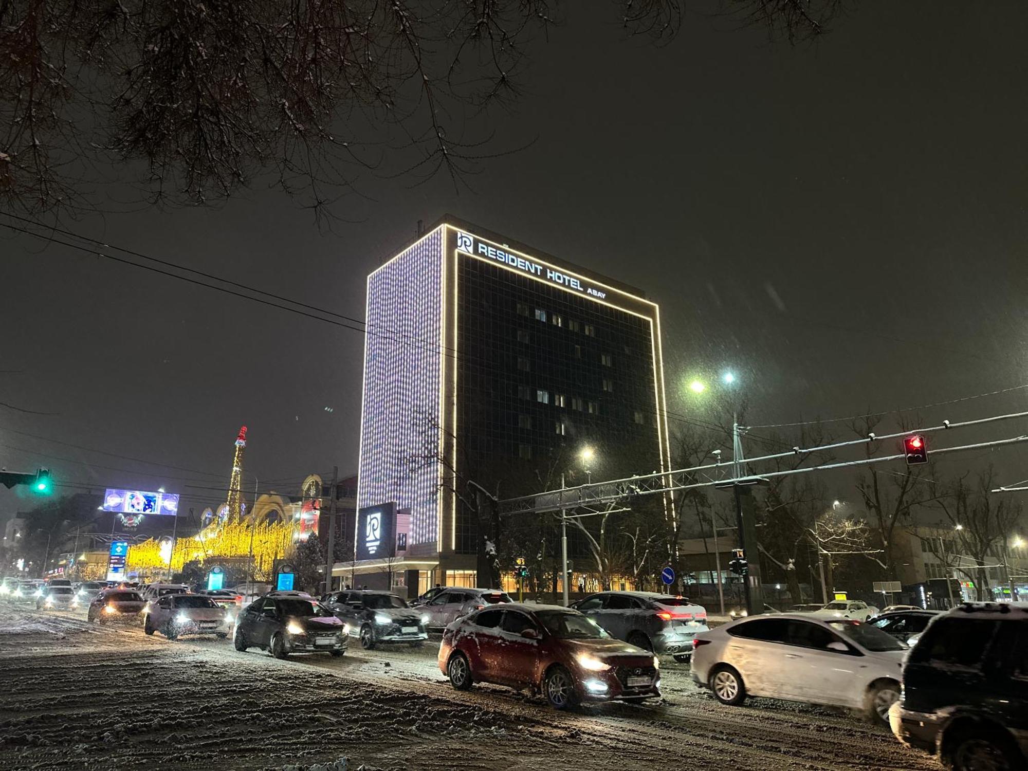 Resident Hotel Abay Almaty Extérieur photo
