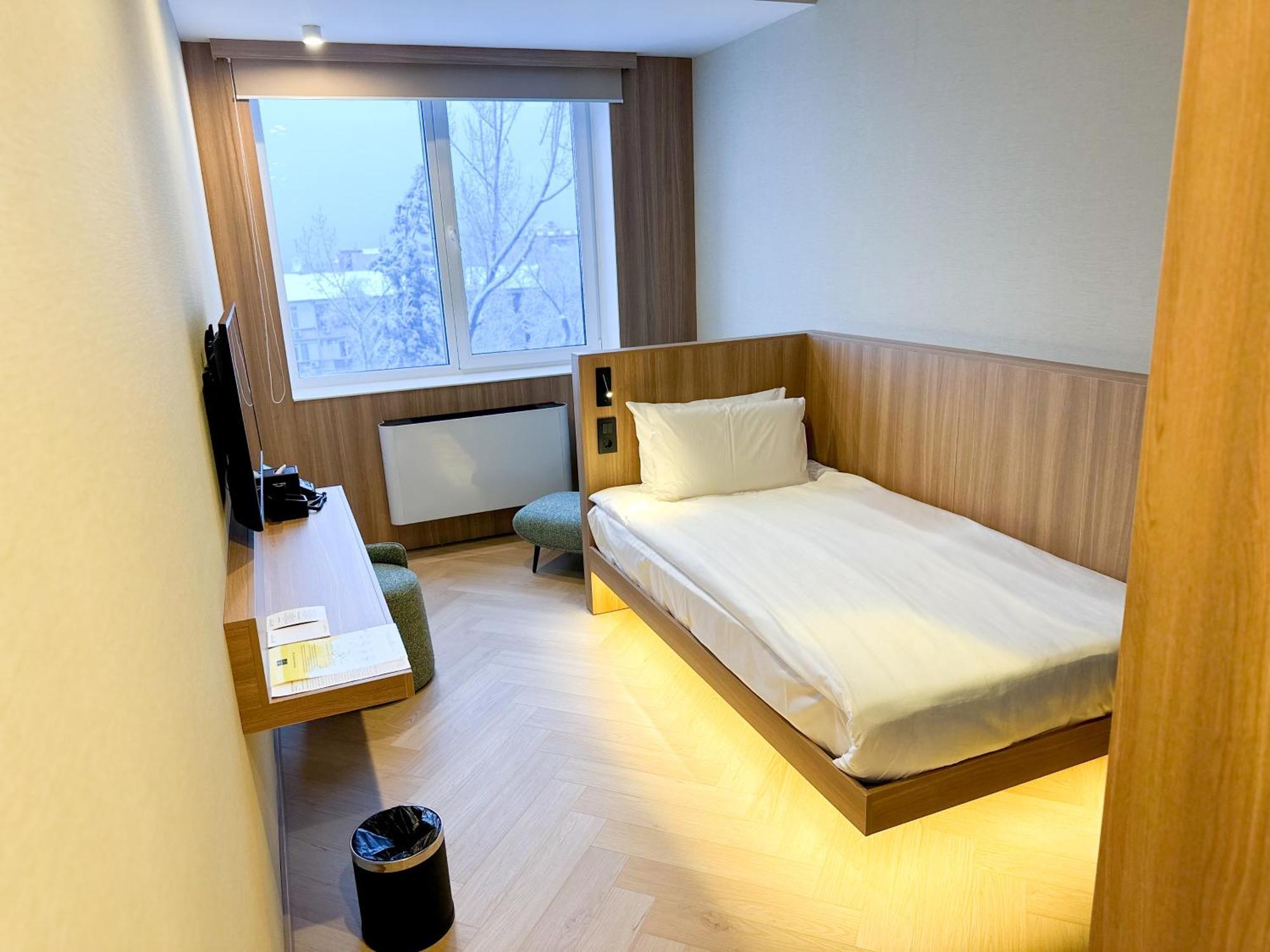Resident Hotel Abay Almaty Extérieur photo